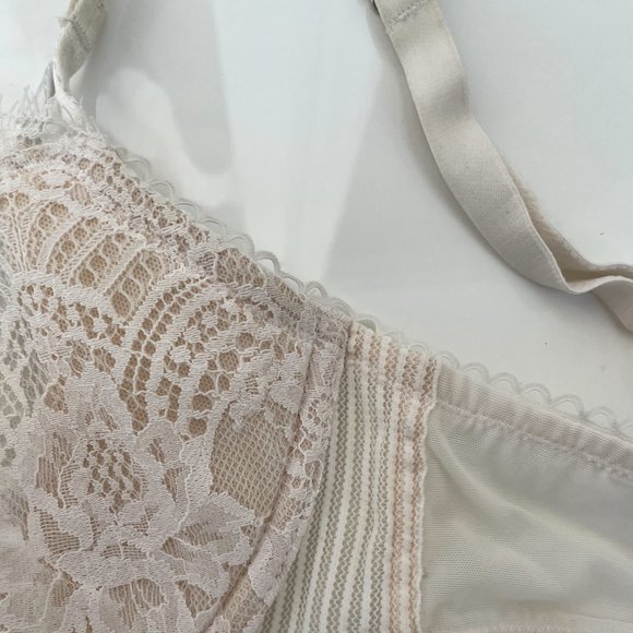 Victoria's Secret Bra - Picture 2 of 9